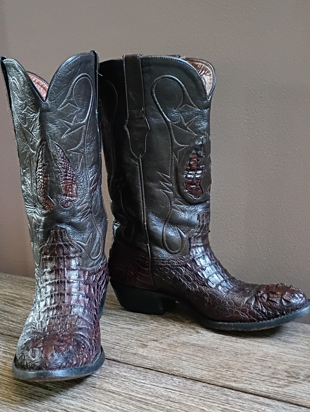Vintage Men's Cowtown Caiman Hornback Alligator Hyde Boots 10.5 EE (Wide Width)
